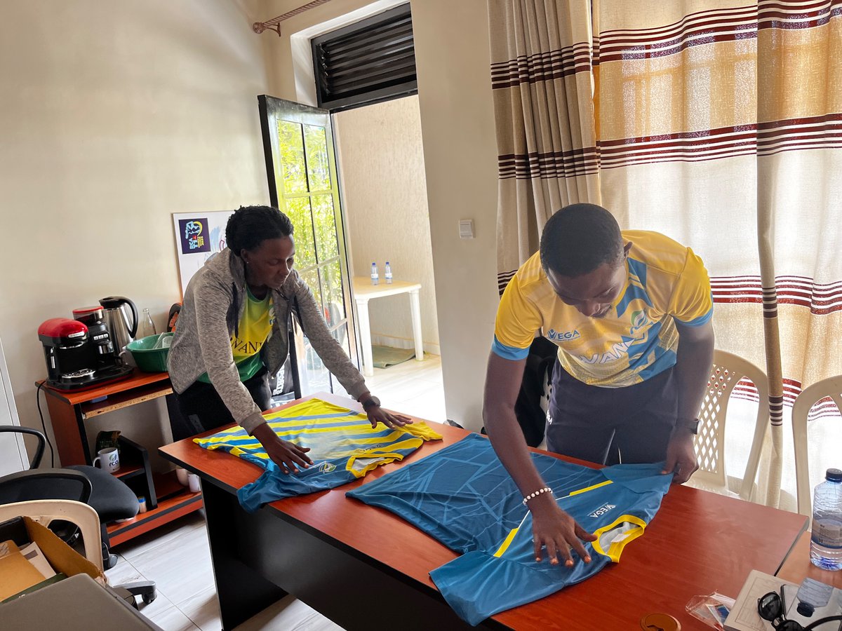 SaraRBegg's tweet image. Exploring principles of Adult Learning on the @ICC Level 1 Tutor course here with @RwandaCricket - teach your partner a new skill 🤔♟️🕺🏻👕☕️ good discussions on involvement, motivation and learning preferences! 🙌