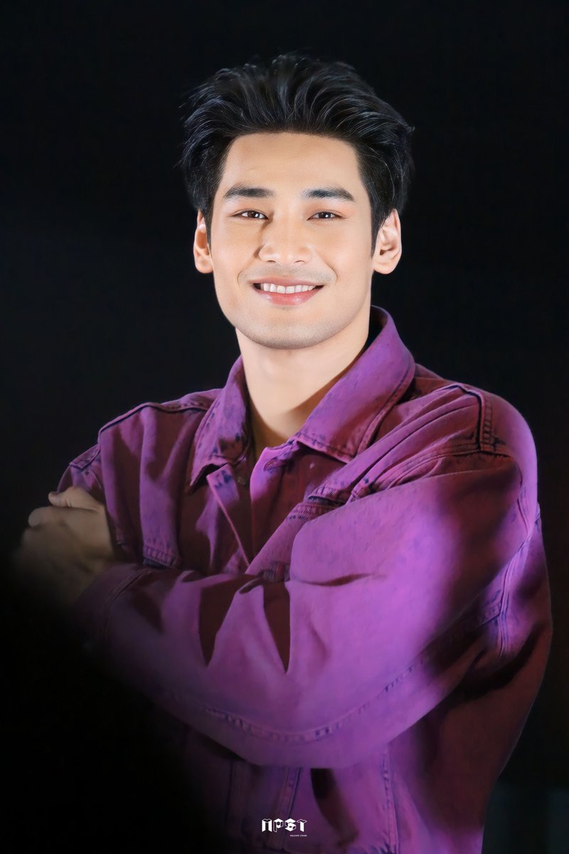 MileApoStand's tweet photo. ลุควันนี้ หล่อมากเลยคร้าบบบ ^^💜

#SRICHANDXMANSUANG https://t.co/KlZOqTIyeS