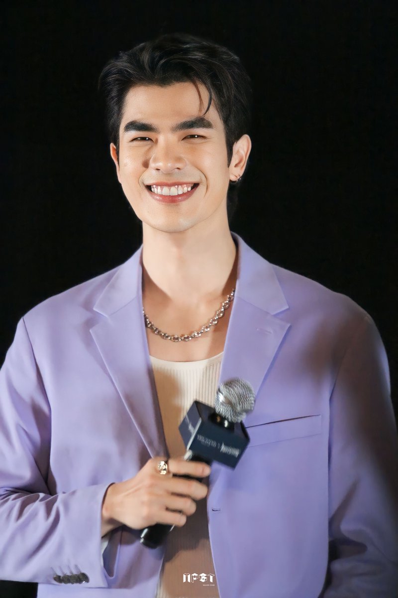 MileApoStand's tweet photo. ลุควันนี้ หล่อมากเลยคร้าบบบ ^^💜

#SRICHANDXMANSUANG https://t.co/KlZOqTIyeS