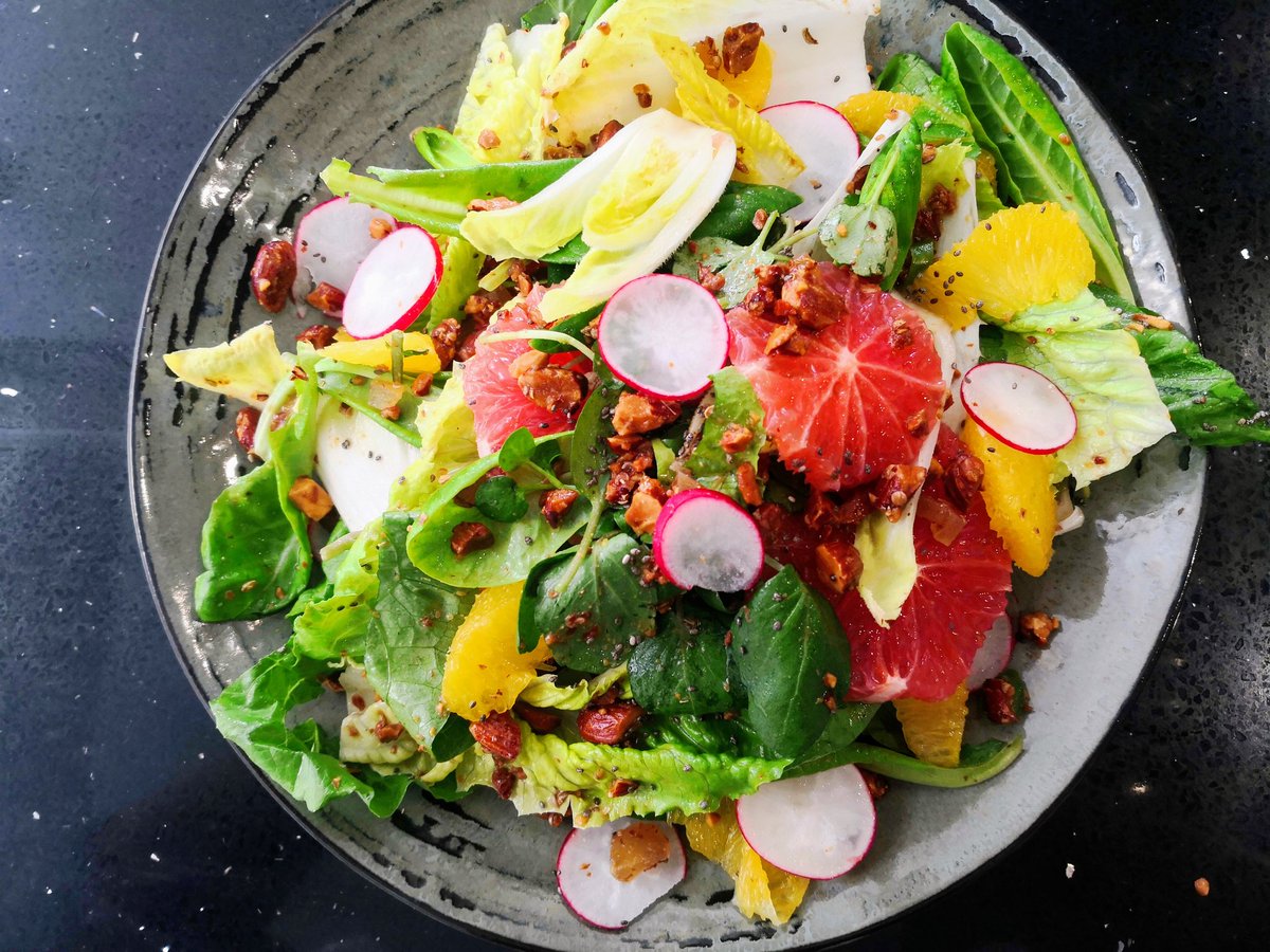 MattVernonChef's tweet image. Fascinating #CulinaryClassroom @syanfarms learning all about #verticalfarming #aeroponica #sustainablefarming @ChefRhys @chrisincefood @matt_chapman8 @danfarrand13 @Academy_Food_UK @AngelHillFood @_OCSGroup @OCSUK_IRE