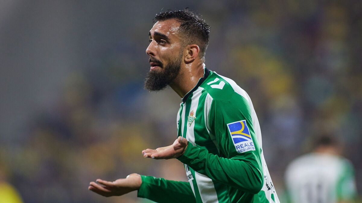 paablog03's tweet photo. Borja Iglesias:

❌ Renunciar a jugar una Supercopa en Arabia, un país que no respeta los derechos humanos

✅ Renunciar a la Selección cuando ya ni te llamaban porque no tienes nivel ni de segunda andaluza https://t.co/35njJknzjM