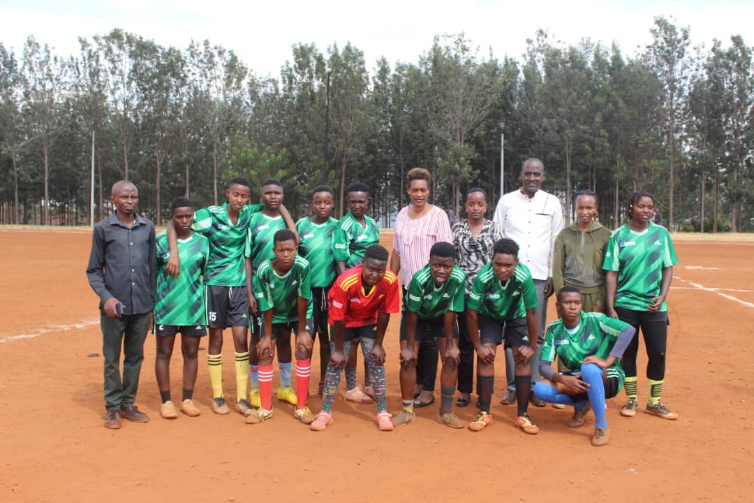 giz_rwanda's tweet photo. Happened yesterday at @Yego_center_kir: It was exciting to watch football matches of the youth from @KireheDistrict & Mahama refugee camp (females vs. females & males vs. males) at the closure of their final competition for #TalentDetection. @RwandaEmergency @RefugeesRwanda (1/2) https://t.co/iqo1PB7YIu