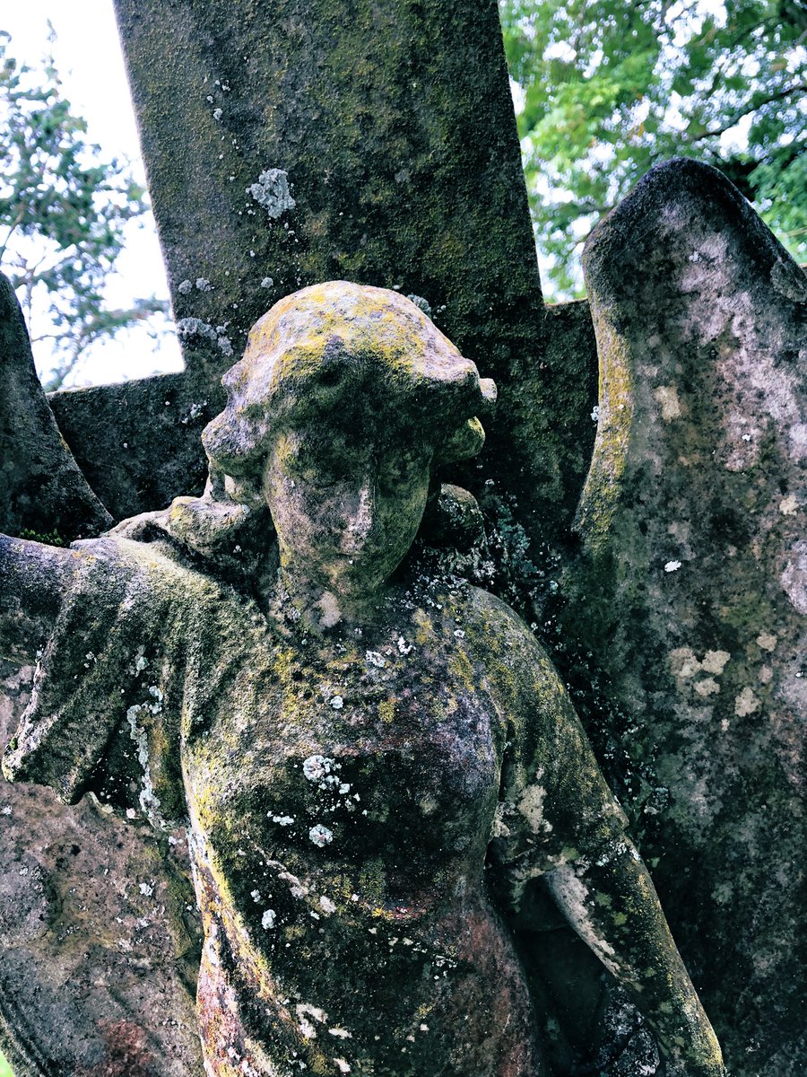 muninnherself's tweet photo. Today’s #churchproject visit was St Nicholas’ in Newnham. (A v. pretty village.) It’s partly 12th century with an impressive chancel arch and the remains of medieval paint. There were two ladies in there polishing things and doing the flowers as @claudius_me and I looked round. https://t.co/qUHn5yY94u