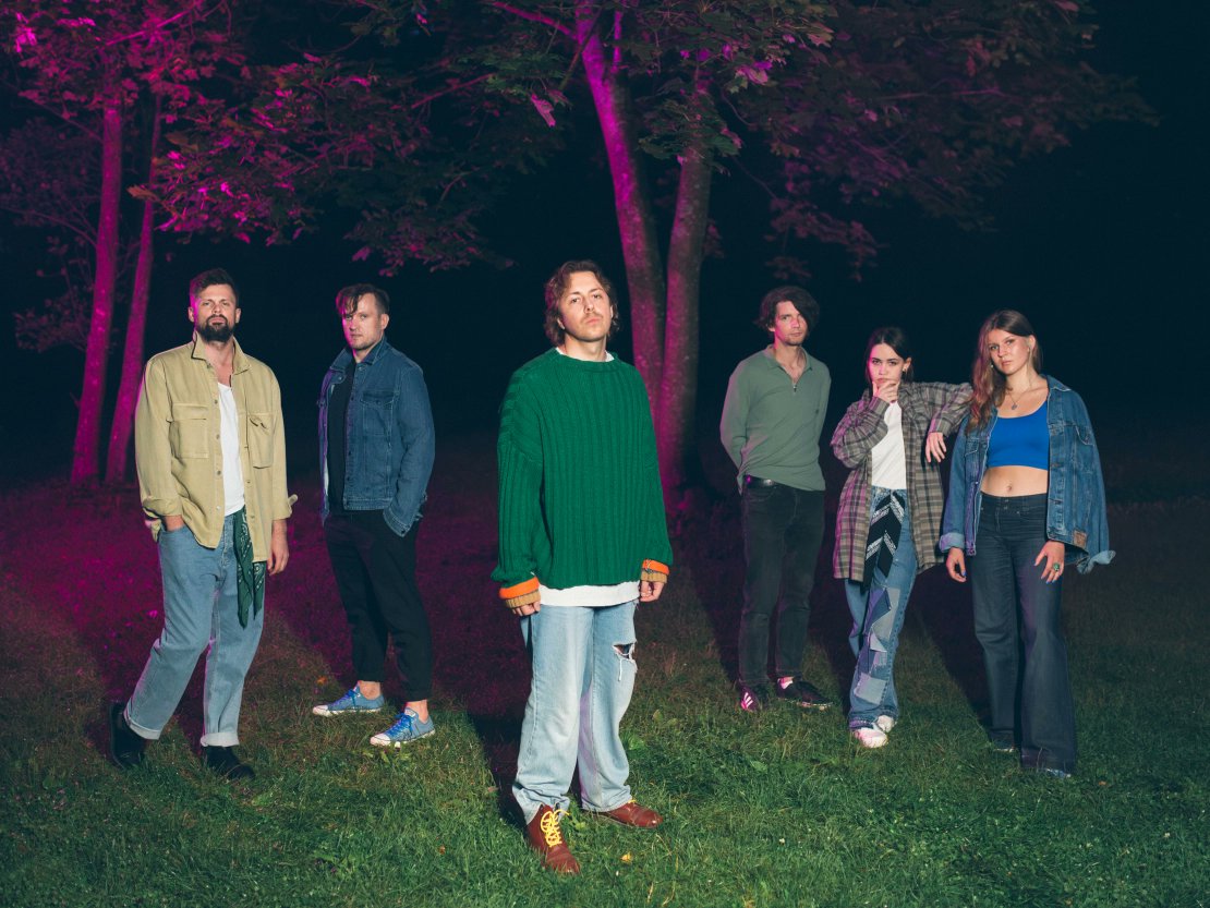 Grupa <a href="/RigasModes/">Rīgas Modes</a> laiž klajā dziesmas “Kalifornija” videoklipu lasi.lv/par-svarigo/br…