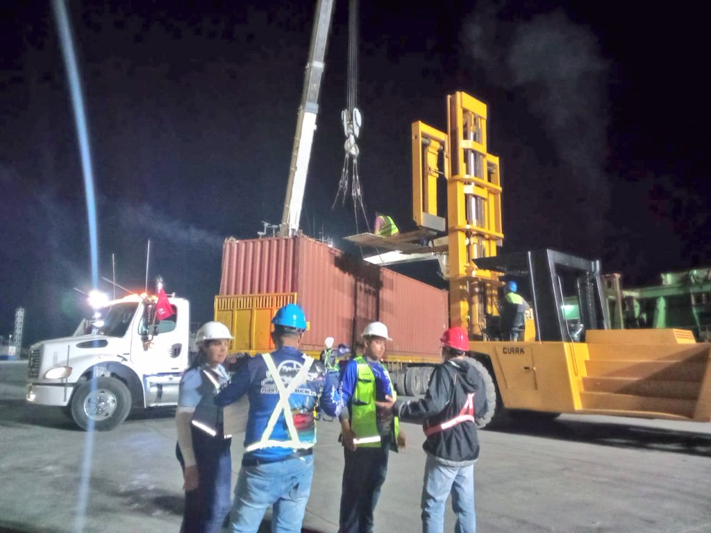 MinAlimenVen's tweet photo. #Sucre | Llegan al estado Sucre, vía cabotaje, más de 500 ton. de alimentos, enviados por el presidente @NicolasMaduro para el pueblo sucrense, que serán distribuidos a través de los CLAP, gracias a las políticas de protección social alimentaria.
#VenezuelaEsBRICS
#VenezuelaEsPaz https://t.co/4oEhWw4uqB