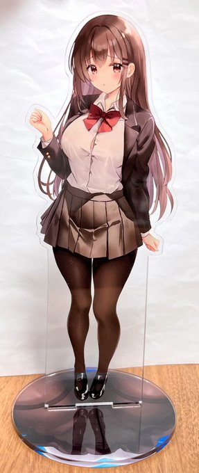 むっちりタイツちゃん、むっちりニーソちゃんアクスタのサンプル写真を印刷所から頂きましたっ!!めちゃくちゃ良い仕上がりです!コミティアにて頒布するのでよろしくお願いします✨️いつものおパンツ台座です! 