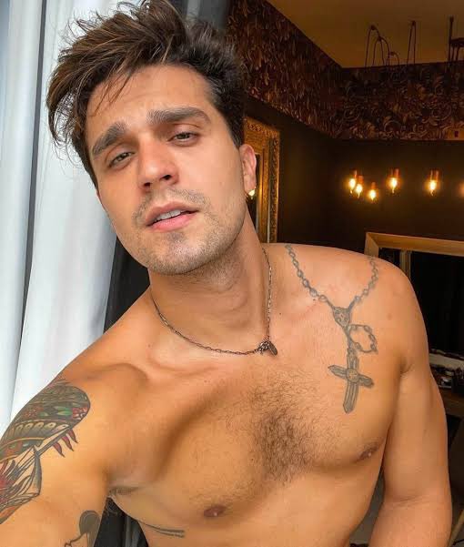 QGdoPOP's tweet photo. Luan Santana diz que na cama é bruto como um touro e que nunca brochou:

“Nunca brochei, Imbrochável, como um touro. É tipo Barretos. O bagulho é bruto.” https://t.co/6nJhCTPizF