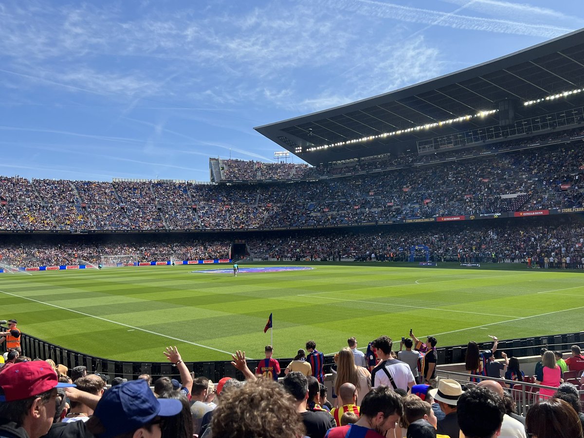 Soy socia del <a href="/FCBarcelona/">FC Barcelona</a> desde que nací. Ade+ de grandes alegrías he visto de todo en el club: derrotas lamentables,motines, salidas por la puerta trasera…pero creo que ninguna de ellas me había indignado tanto como el silencio de mi club ante el caso #Rubiales. Injustificable