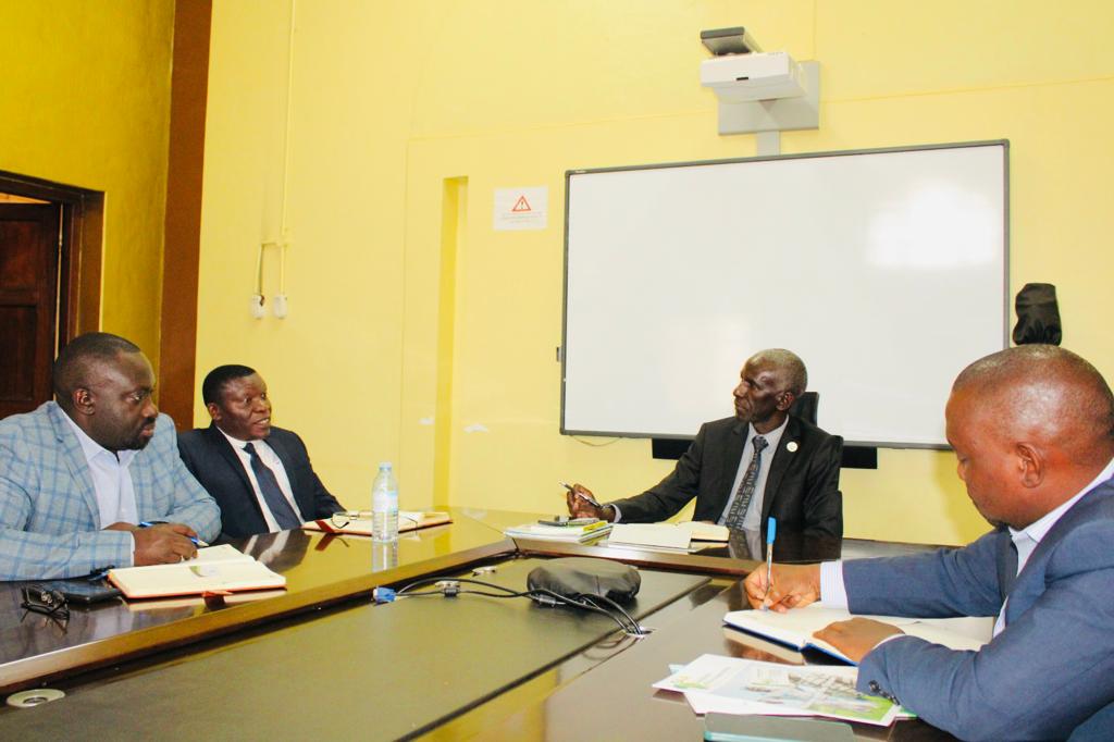 SAA_Uganda's tweet photo. Our Country director @david_wozemba and Deputy Country Director Mr Joseph Bbemba met with @narouganda Director General Dr. Yona Baguma, the discussion was centered around pathways to empower communities and drive agricultural innovation. With shared insights and determination, both organizations are charting a transformative course for sustainable progress in Uganda’s developmen. #PartnershipForChange #AgriculturalEmpowerment"