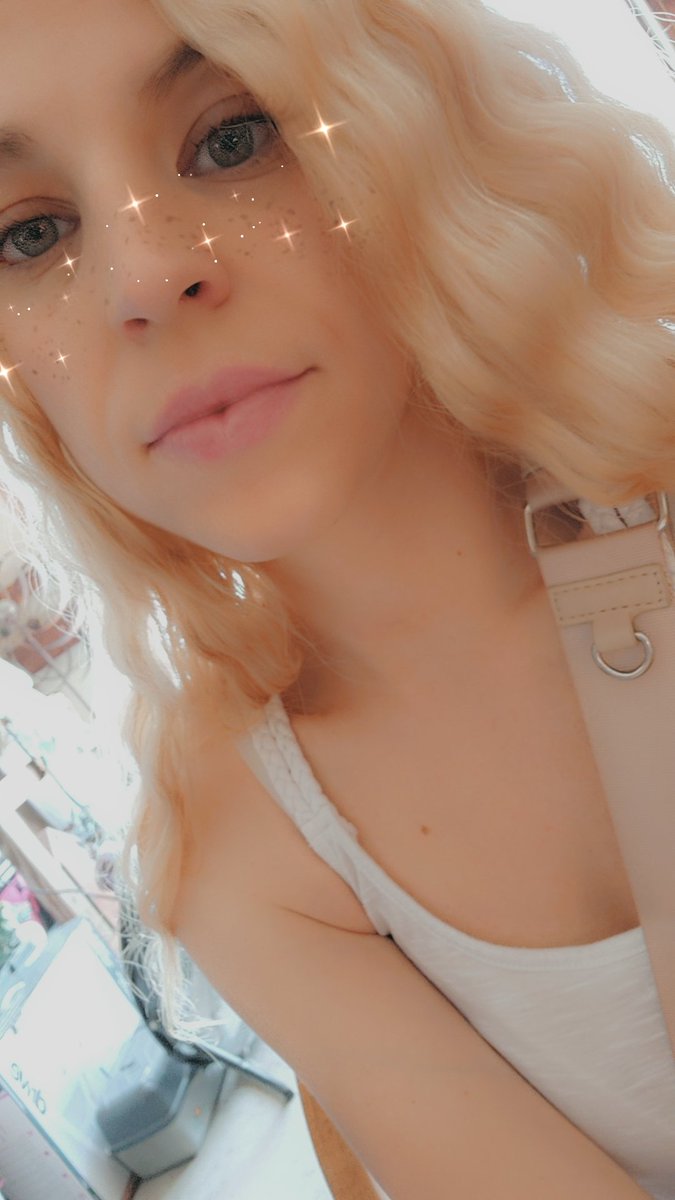 GoddessNicki88's tweet photo. Goddess has been thinking about dyeing her hair.. 

Dommes, please weigh in - should I keep it blonde, go dark for fall, or something else? https://t.co/TWomIU1pF5