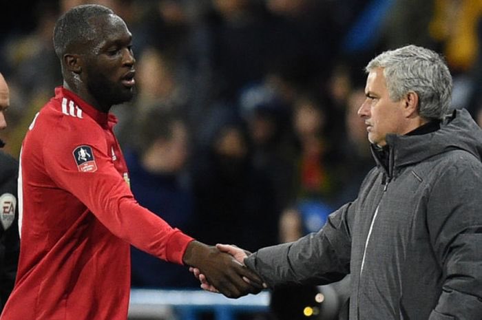 angelomangiante's tweet photo. La #Roma spinge per #Lukaku e adesso è pronta a chiudere in prestito secco l'operazione. Non è escluso un blitz a Londra in serata della dirigenza giallorossa per avere l'ok definitivo anche del giocatore. 🔥🔥 @SkySport  #Transfers https://t.co/yomGEhgCgt