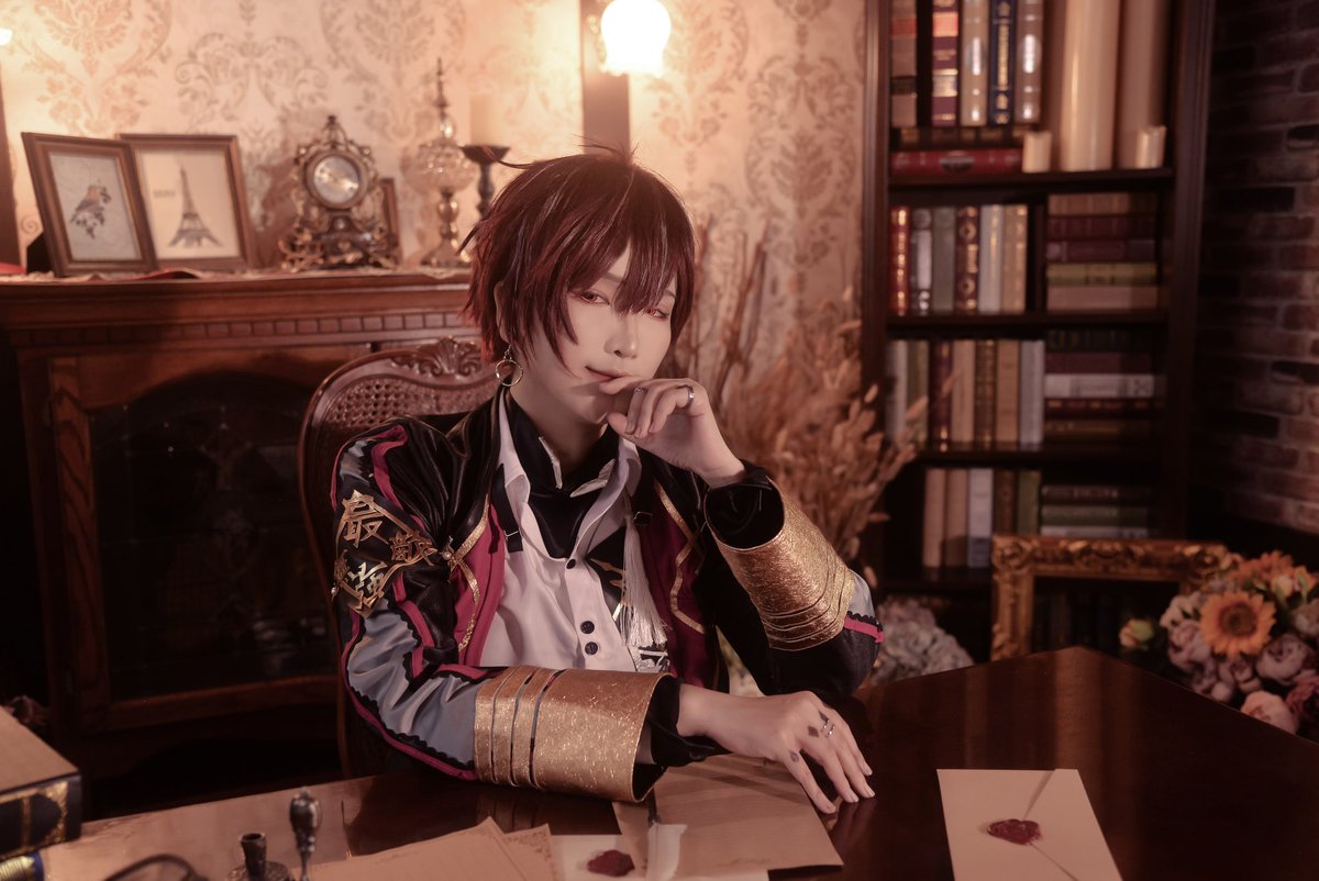 CoserAzusa2023's tweet photo. Happy Birthday to Ver Vermillion~ #CosmoVeritan #VVHappyBirthday2023 
會長生日快樂~~ 週六台中CWTT30攤位在I06~預定光與夜之戀-查理蘇 
(任意消費或購手機拍100可以手機合照)
2023/02/09
#XSOLEIL ver @fudukise 
NIJISANJI_EN |Vtuber
photo 盈繪的photo https://t.co/7qe4jQT3ZF