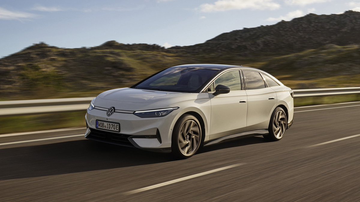 Vår helt nya elbil ID.7 går nu att beställa! Till en början i versionen Pro med en räckvidd på upp till 618 kilometer enligt körcykeln WLTP.

Se tekniska fakta och bygg din egen ID.7 Pro här:
volkswagen.se/sv/bygg-din-bi…

#VW #VWID7