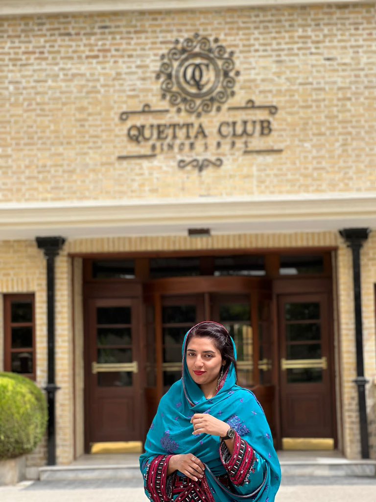 AnitaJalil's tweet photo. Koi us shaks sa duniya mein kahan hota hai, Laakh chehron mein jise dil ne chuna hota hai.. #QuettaClub #Quetta 🩵❤️ https://t.co/EDQZ4Kka9E