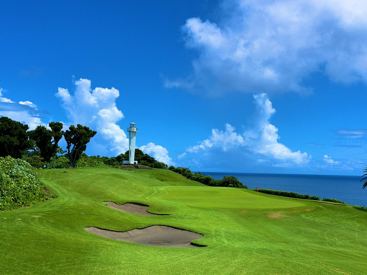 Top100Rick's tweet photo. Kawana Fuji- #62/World Top 100
1936 - CH Alison 

Kawana is often called the Japanese Pebble Beach.  I will tell you it’s BETTER and I adore Pebble. 

The father of Japanese golf architecture, Alison is a Harry Colt disciple and a master of the craft. Kawana is possibly his best work and it’s certainly his grandest landscape. 

This publicly accessible resort provides a great alternative in a place where most elite golf is very private. The service and setting is amazing. Anyone can book a stay and play. 

The course is set on a gorgeous bay that provides amazing views. The land is undulating, giving you the feel of links and heathland golf. Exhilarating golf. 

The elevation changes are truly impossible to show in picture form. You must see it in person. It’s surely one of the hardest walks in all of golf but the crescendos are all worth it. It’s a routing that ebbs and flows to and from the bay, always building anticipation. 

A true masterpiece that can be added to anyone’s bucket list!