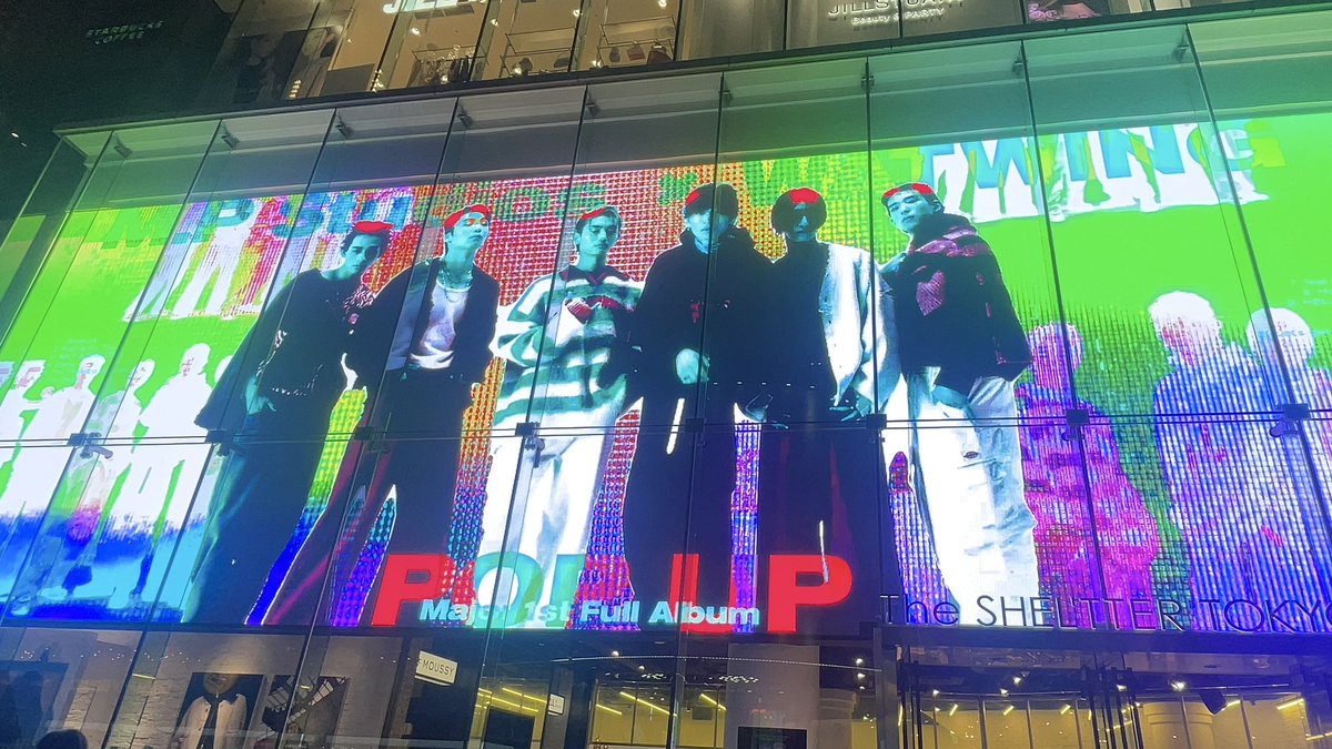 __sayappidayo's tweet photo. お仕事終わりに行きました✌︎✌︎
ポスターまだまだ残っていました🌟(8/25 19:00時点)
店内のパネルは勿論、外の大きいモニターの明治通りに向かって映し出されている6人が圧巻でした🥹
#WATWING
#MPStudios https://t.co/Vjdikj520w
