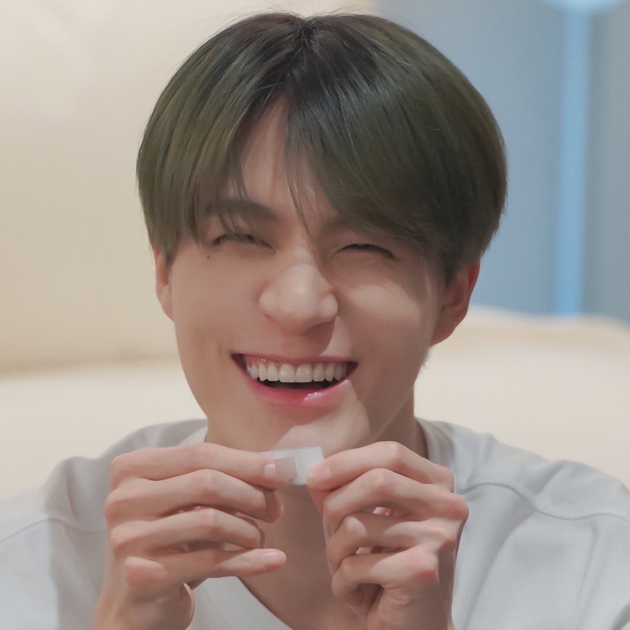 뷰.◜◡◝ tweet media