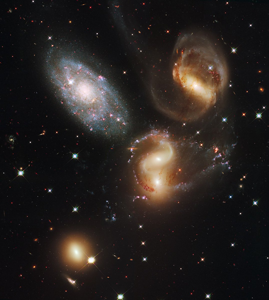 imagespace's tweet photo. Stephan's Quintet -  The First Compact Galaxy Group Ever Discovered (1877). https://t.co/NkRrQpyooQ