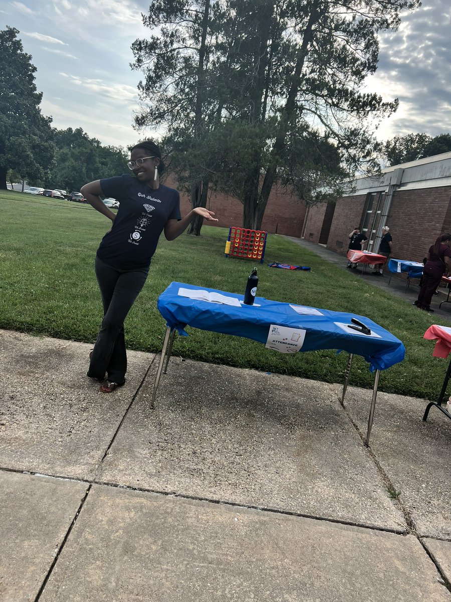 SGoodrichCSF's tweet photo. Happy Friday 💙! Back to School Carnival was a success yesterday evening ! @TeamPowhatan made it happen 🙌🏽❤️ , and our families had such a great time! We are so excited to see everyone’s smiling faces on Monday ! https://t.co/ATgvJQP1Xq