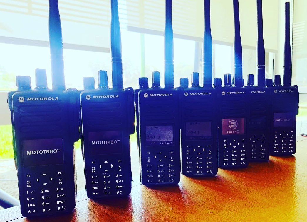 PROAC_EIRL's tweet photo. Ante la realización de eventos deportivos, culturales o masivos, las comunicaciones para coordinar y mejorar la seguridad son fundamentales. En @PROAC_EIRL contamos con el más amplio stock de equipos de comunicaciones DMR para arrendar. Cotiza en contacto@proaceirl.cl https://t.co/UwDlbB1f5m