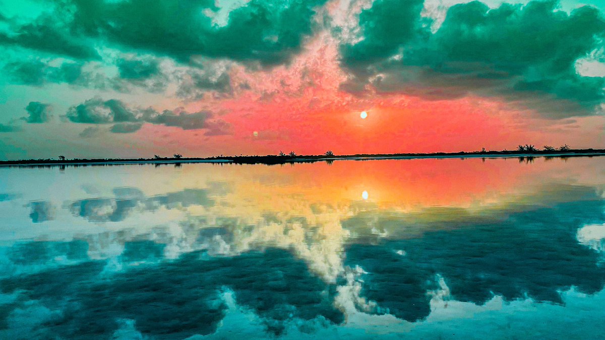 Embracing the day with the warm embrace of a peach sunrise over Man-O-War Cay at Rolletown Retreat, Great Exuma. Nature's reminder that each day holds the promise of new beginnings and endless beauty. Let's seize the day with open hearts and endless wonder!