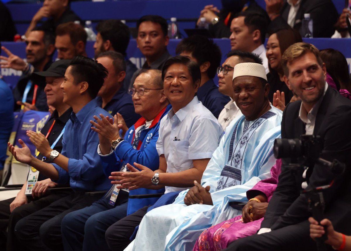 President Ferdinand Marcos Jr. watches the match between Gilas Pilipinas and Dominican Republic at the Philippine Arena. 📸: PPA Pool | <a href="/annafelicia_/">👑Anna Felicia</a>