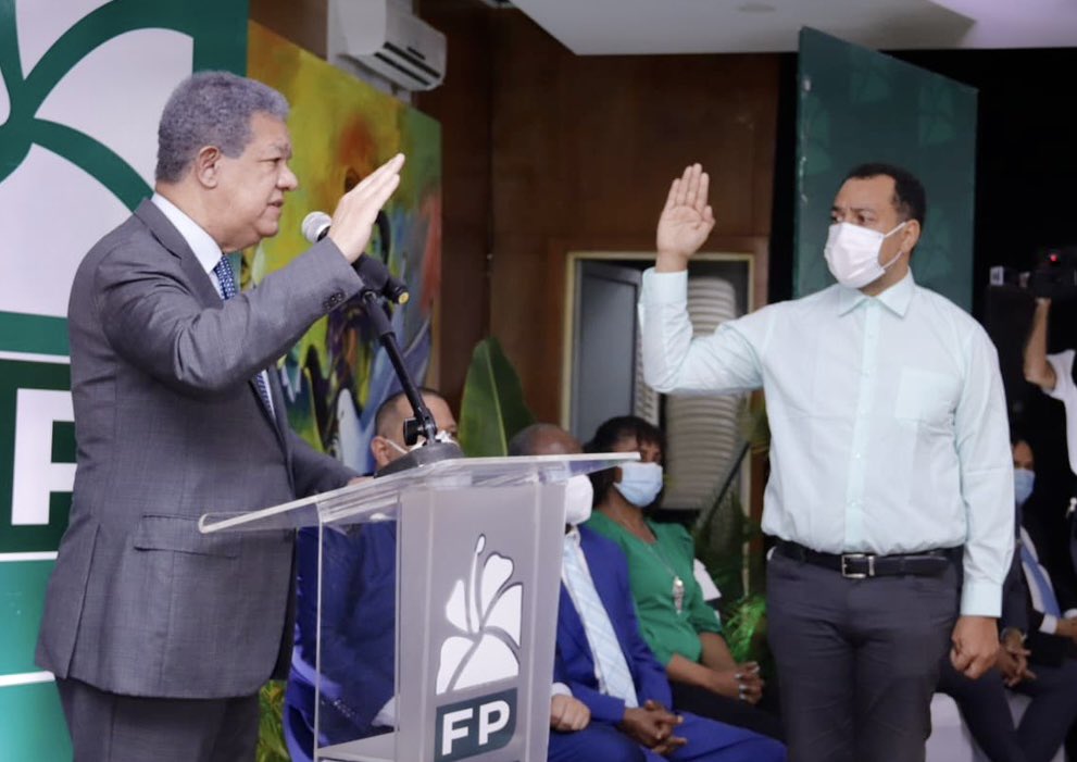 miguelortega9's tweet photo. Hoy a un año y ocho meses de mi Juramentacion en #FuerzaDelPueblo he visto que Dios me ha acompañado y aquellos que pensaron que estaba loco se han convencido de que lo que más le conviene a nuestro País, es el retorno del Progreso y el Bienestar con Leonel Fernández. Nuestra Nación ha retrocedido más de 20 años con este gobierno de los que no saben gobernar, hemos vuelto a ver los apagones que era cosa del pasado, más de 1 millón 700 mil Dominicanos han vuelto a la pobreza, la inseguridad está como nunca antes y los precios de los alimentos por las nubes. Cómo en ese día y más fuerte que nunca vuelvo a decir, los Popis en el 24 #SeVan y sumo que con la unidad de la Oposición vamos a Recuperar la República Dominicana. Este tiempo de seguir arengando las masas hasta sacar de una vez y por todas a esta plaga mal llamada moderna, que aunque venga disfrazada ya la conocemos y lo único que saben hacer bien, es hacerlo mal