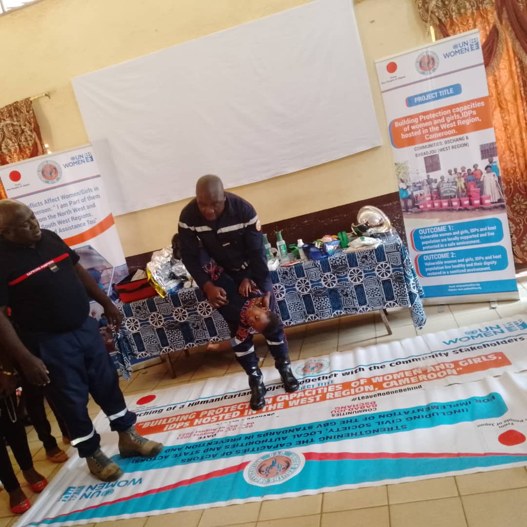 UnitedYouthOrg4's tweet photo. UYO has strengthened the capacities of 50 IDPS and Host (women/ young girls) through psychological and physical First Aid facilitated by the Army Rescue Unit of Bamenda and Bafoussam. Courtesy of funds from @unwomenafrica / @JapanGov 
#LeaveNoOneBehind https://t.co/vYK18pjmM4
