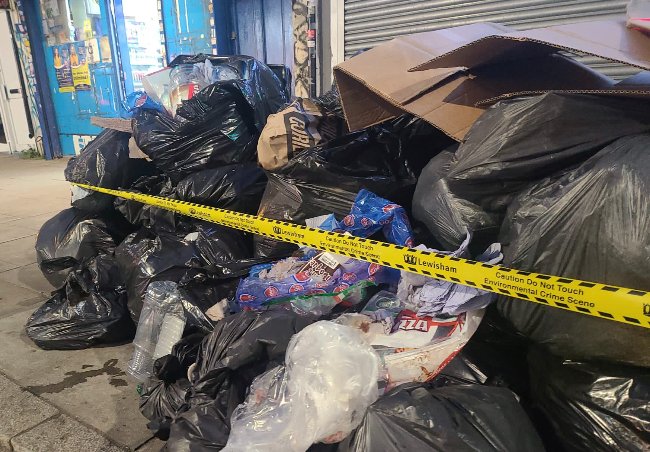 LewishamCouncil's tweet photo. 🚯 Earlier this month we secured a successful prosecution against a business in Lee caught fly-tipping.

🧑‍⚖️ The owner was issued with an £800 fine and made to pay £1220 in court costs.

❌ We're working hard to tackle fly-tipping and create a #CleanerLewisham. https://t.co/zYdCInmvRk