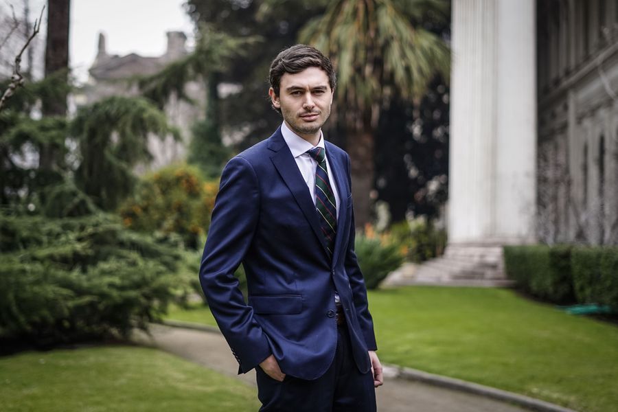 latercera's tweet photo. 🗒 Entrevista | Arturo Phillips (ind.-UDI) y proceso constitucional: “No ha pasado que un grupo se imponga por sobre otro y no va a pasar”  https://t.co/WaW1hoEMz3 https://t.co/oJzEvvJkh4