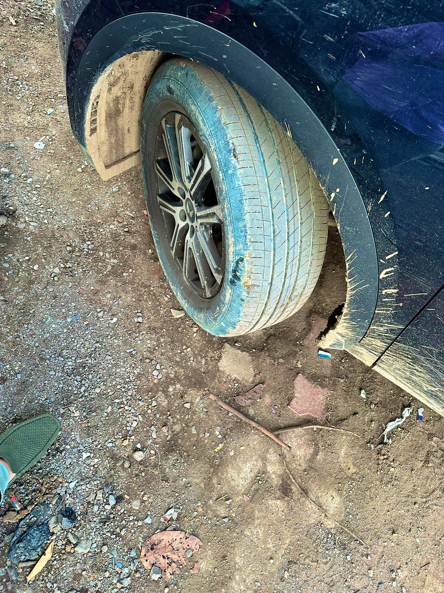 Pkaran1993's tweet photo. @anandmahindra @MahindraRise @MahindraXUV700 महिंद्रा ग्रुप की xuv700L
के टायर की
सुंदर छवि स्टैपिनी की क्वालिटी 0% और ओरिजिनल टायर की क्वालिटी 100%
इसमें सुधार की जरुरत है https://t.co/69AJLvTn1H