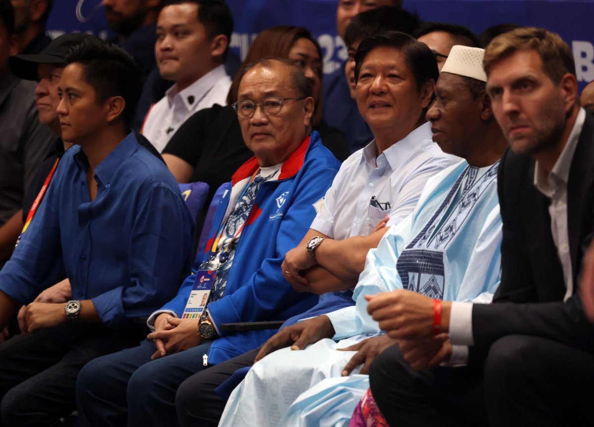 ABSCBNNews's tweet photo. LOOK: President Ferdinand Marcos, Jr. at the Philippine Arena to watch the FIBA World Cup game between Gilas Pilipinas and Dominican Republic (📷: KJ Rosales/PPA Pool) | via @pia_gutierrez  https://t.co/TDslgQk67U