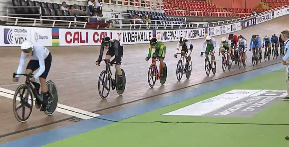 DSVSHIFTAcademy's tweet photo. Ethan did us all very proud last night, qualifying for the Scratch Finals and giving his absolute all. The average #speed for the 10km #Scratchrace was 55kph, try to wrap your head around that 🤯 https://t.co/uaIpZ5cH58