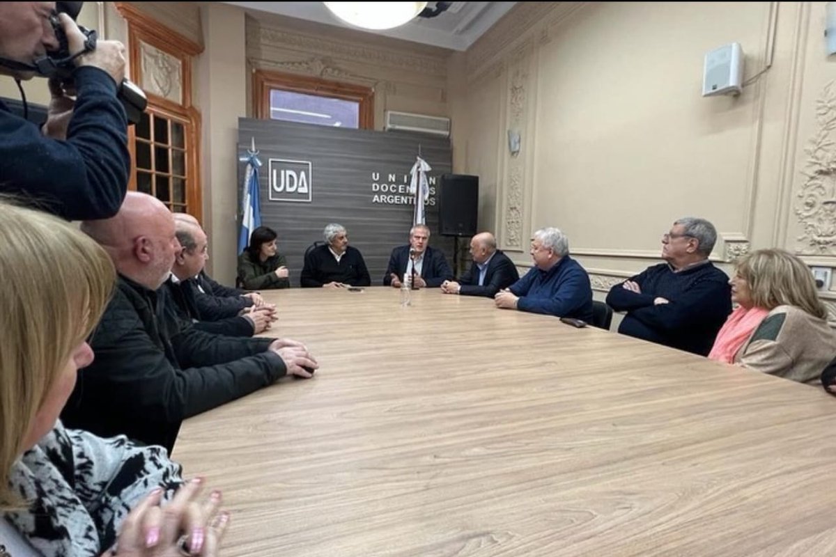 Compartimos el acto con el Ministro <a href="/jaimeperczyk/">Jaime Perczyk</a>; el Secretario General de la #UDA, Sergio Romero;  secretarios y secretarias  generales y delegadas y delegados de las distintas seccionales del país.