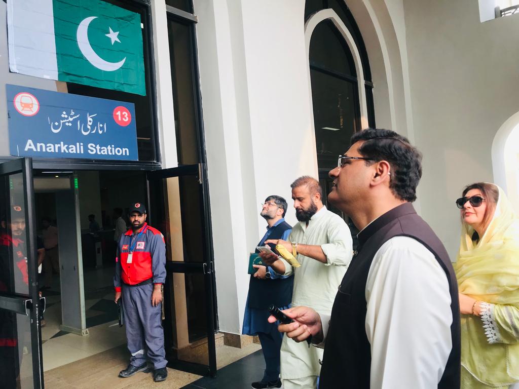 TransportDeptt's tweet photo. During a visit of the Orange Line Metro Train (#OLMT), Secretary Transport, Dr. Ahmed Javed Qazi, took a hands-on approach in evaluating operations and issued clear and strict directions to ensure better service delivery.

#TransportDepartment
#Lahore 
#Anarkali
@ibrahimhmurad https://t.co/SvEjBKZGvP