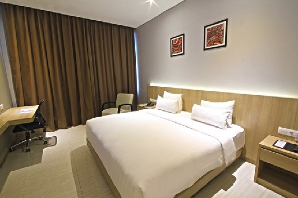 tempeultra's tweet photo. Lagi cari hotel buat bday staycation aku bulan depan, nemu hotel Grand Tjokro Premiere Bandung. Rate-nya 500rb-an udah super duper lengkap banget! https://t.co/kygEWQikVO