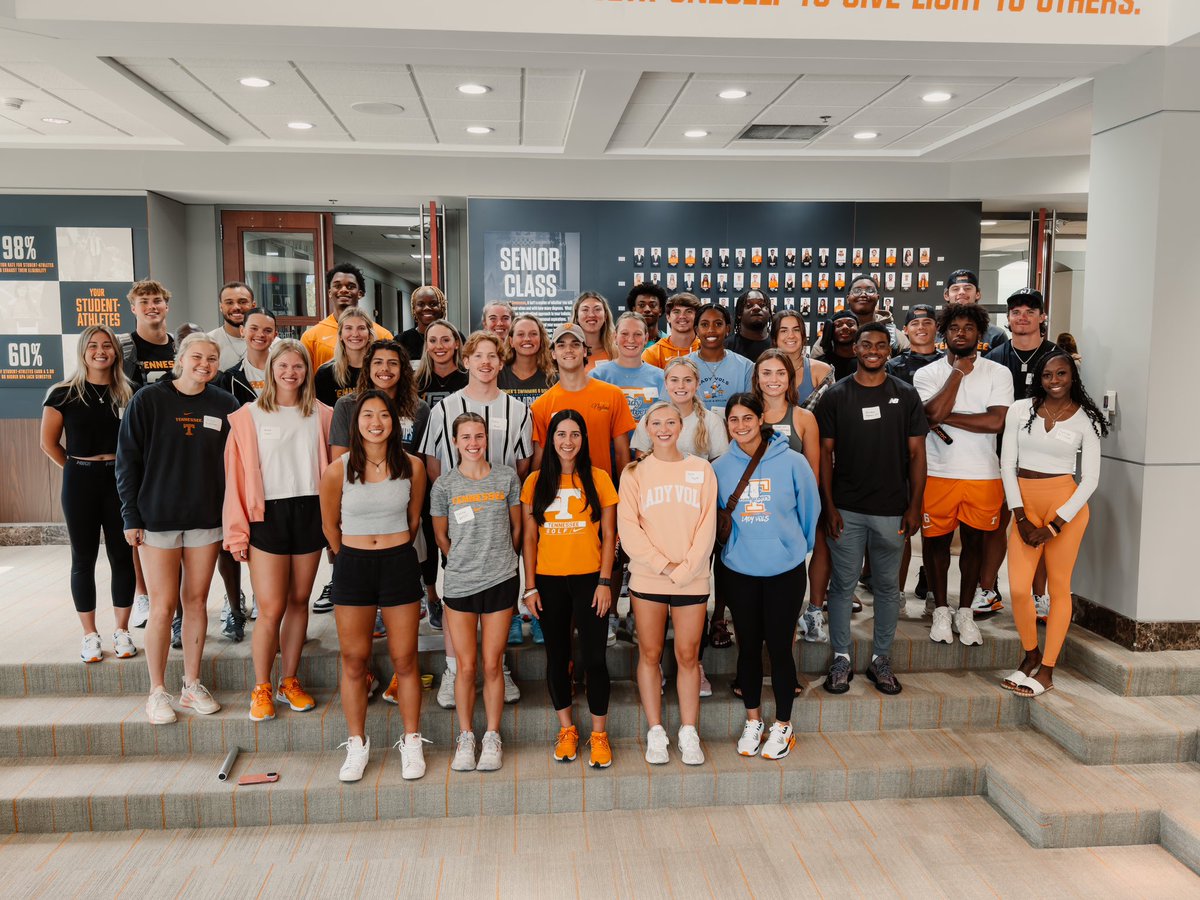 VOLeaders's tweet photo. Year 9 👀 here we go!! 🧡🤍 https://t.co/4WDbNaShzM