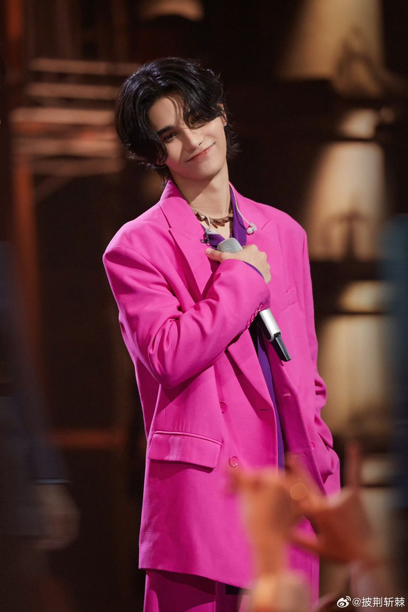 miffyzhao's tweet photo. 罗杰夫！！！！
披荆斩棘的哥哥舞台好帅！😍😍

Cr:披荆斩棘

#JeffSatur 
#CallMeByFireEP1xJeff 
#披荆斩棘3 https://t.co/RiCoAEXXW5