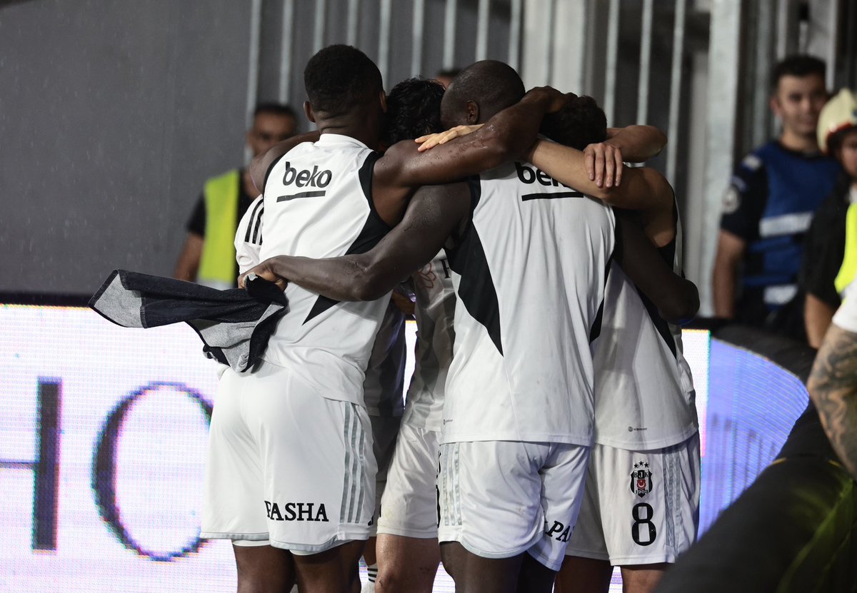 Besiktas's tweet photo. ⛓️ 👊🏻 https://t.co/TInZD2FieE