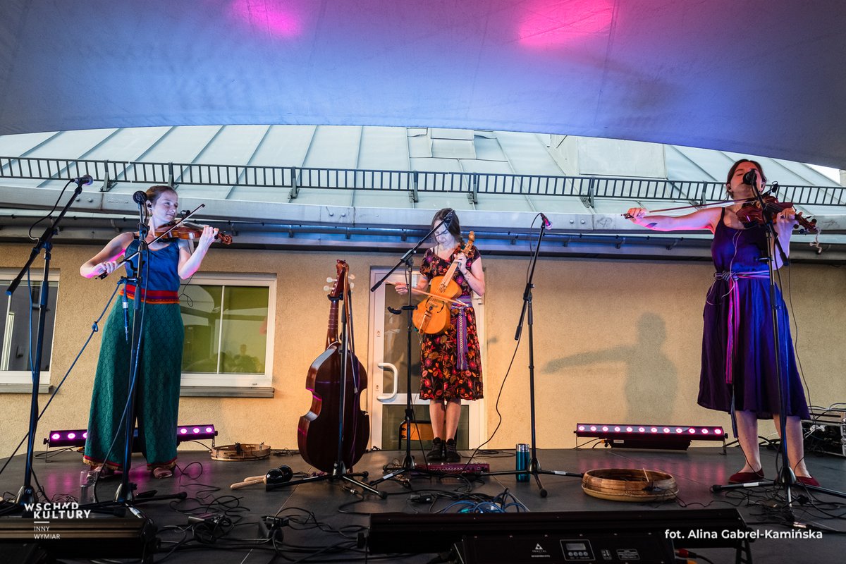 RWisniewski_NCK's tweet photo. 🟠Kulturalne zakończenie lata w @WBialystok. Wczoraj ruszył współorganizowany przez @NCK_PL festiwal #WschódKultury - #InnyWymiar, który prezentuje bogactwo wielokulturowości #Podlasie. Na rozgrzewkę zagrali: #Sutari, #PetrYac i #PinPark. @kultura_gov_pl https://t.co/agSM8h2Giw