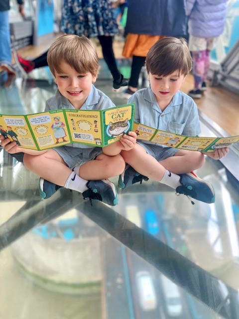 TowerBridge's tweet photo. π¨βπ¨βπ§ Wrap up the summer holidays with one last adventure: discover the #TowerBridgeCat Trail!
π Explore the Bridge and collect fun facts along the way.
ποΈ Β£1 entry for Residents of Tower Hamlets, Southwark, and the City of London.
πΈ @TowerBridgeCat
π· @mummytwins_adventures https://t.co/Yg4fLSBPo9