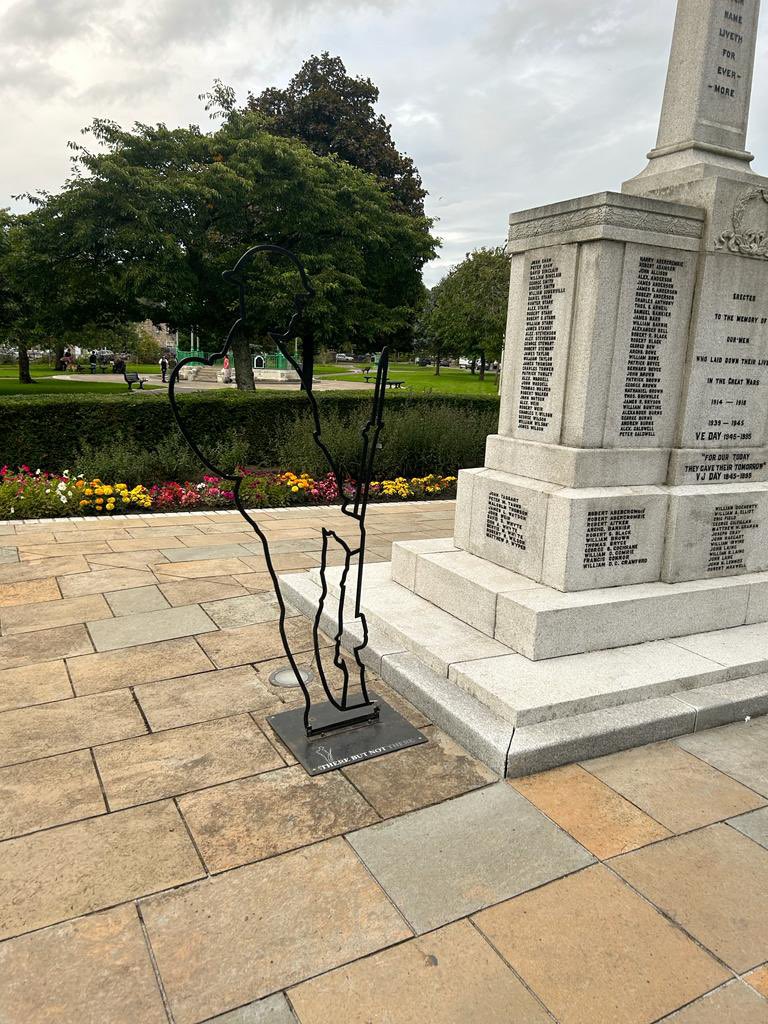 Lovely service today to mark 100 years since Kilsyth War Memorial was unveiled. 227 from Kilsyth lost their lives in World War 1 and more names added in years after <a href="/KilsythAcademy/">Kilsyth Academy</a> @kilsythprimary1 <a href="/St_Maurice_High/">St Maurice's High</a> <a href="/StPatsKilsyth/">St. Patricks Kilsyth</a> <a href="/balmalloch/">Balmalloch Primary</a> <a href="/BrannanMcvey/">Heather Brannan-McVey 🌹🏳️‍🌈 🇺🇦</a> <a href="/katrinamurray71/">Katrina Murray MP</a>