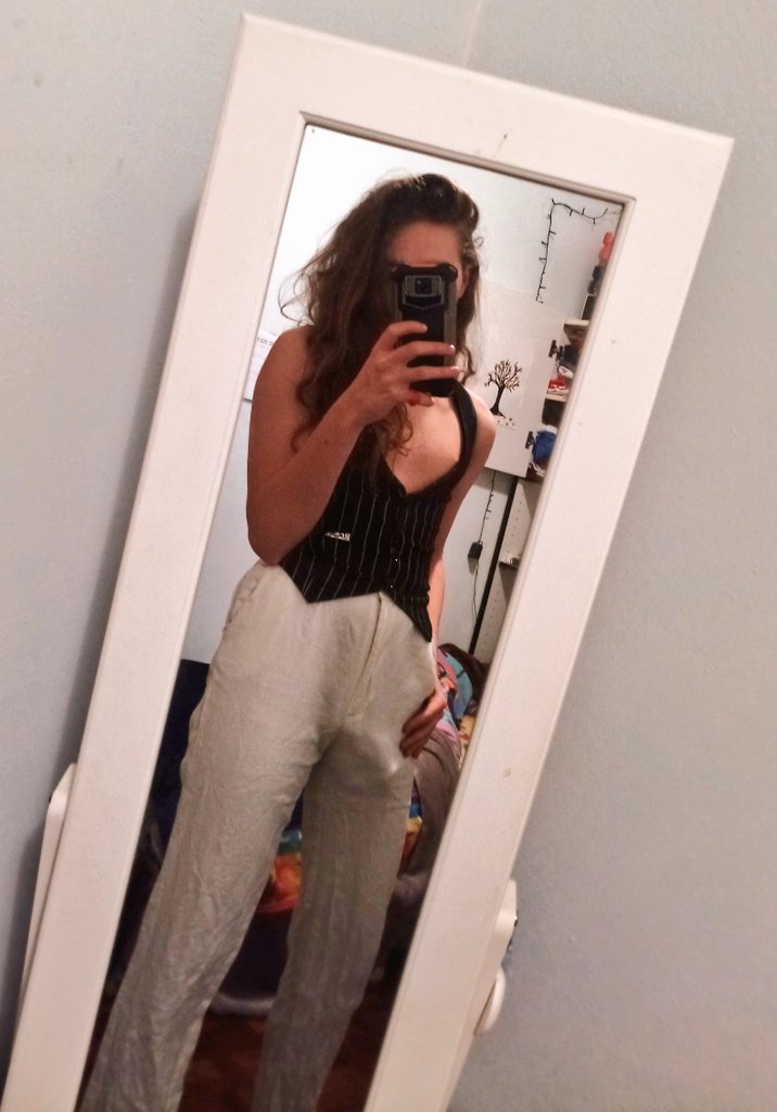 FuckboyGamer's tweet photo. Do you like my outfit? I think it's a little revealing🍆
#bulge #femboy #femboyfriday #crossdresser #sissy #crossdressing #hugecock #nopanties #longhair #model https://t.co/lcPcCMtLKl