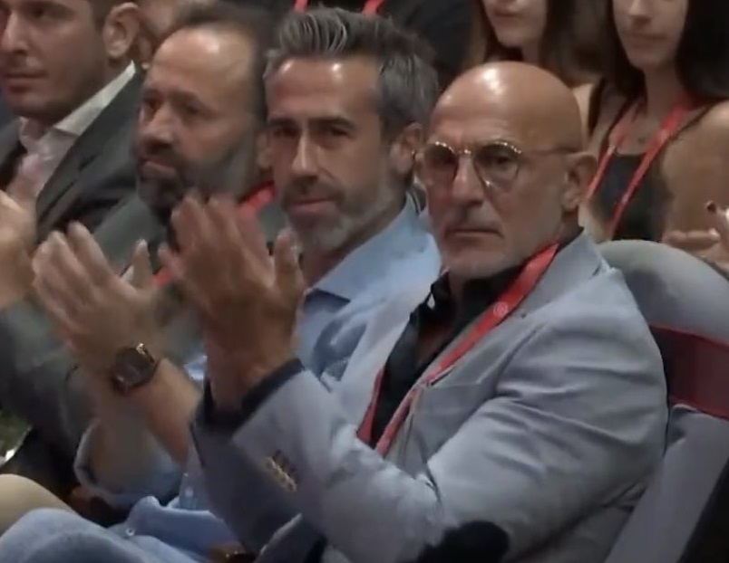 _Futbolero_'s tweet photo. Estos dos no pueden irse de rositas. https://t.co/p8vOYQuBF1