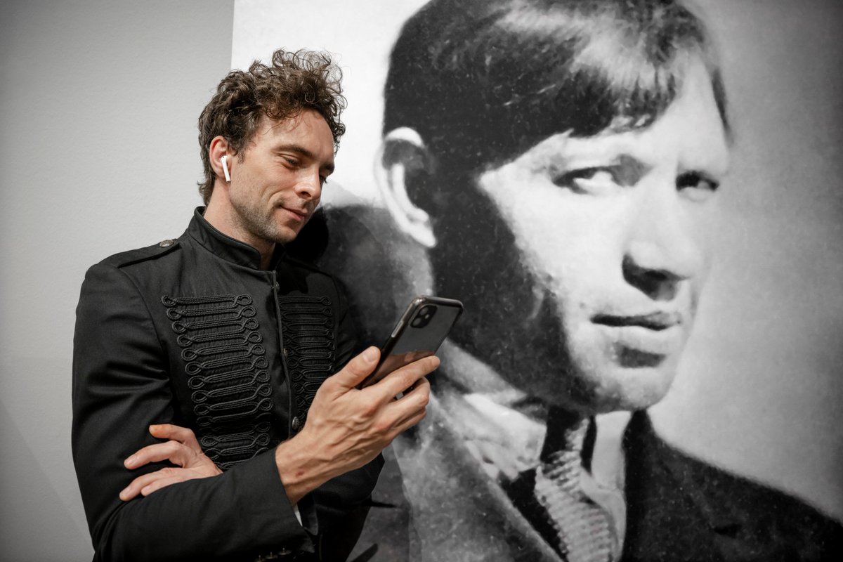 kunstsammlngnrw's tweet photo. Zur Ausstellung ,,Chaïm Soutine. Gegen den Strom" (Start: 2. September in #K20) verleiht der Schauspieler und Regisseur André Kaczmarczyk dem Audioguide seine Stimme. 
Exklusiv und kostenlos zum Eintrittsticket erhältlich - jetzt im Webshop sichern! https://t.co/Pj4h5IiFFl https://t.co/2W88oLciux