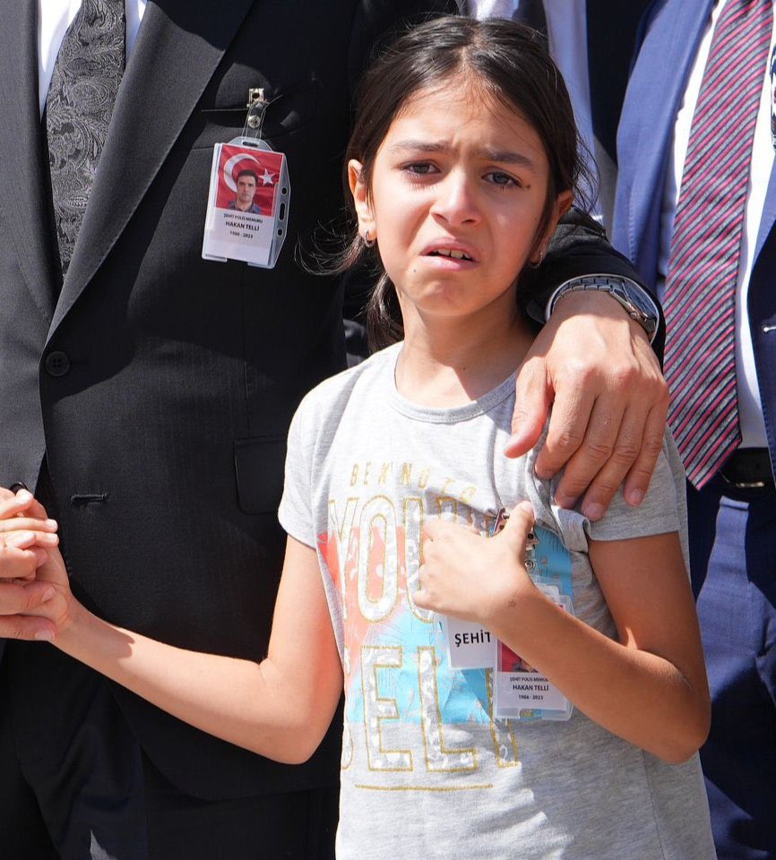 🔴 Şehit Hakan Telli'nin çocukları.