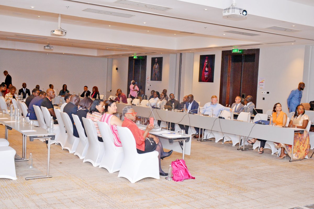 AmchamSenegal's tweet photo. De passionnantes discussions avec la @villededakar  l'@sa_apix , @portdakar et l'@AIBDsa ont abouti à la signature d'accords de coopération prometteurs. Impatient de voir les fructueuses opportunités qui découleront de cette collaboration internationale. https://t.co/rBKmWMRoqU