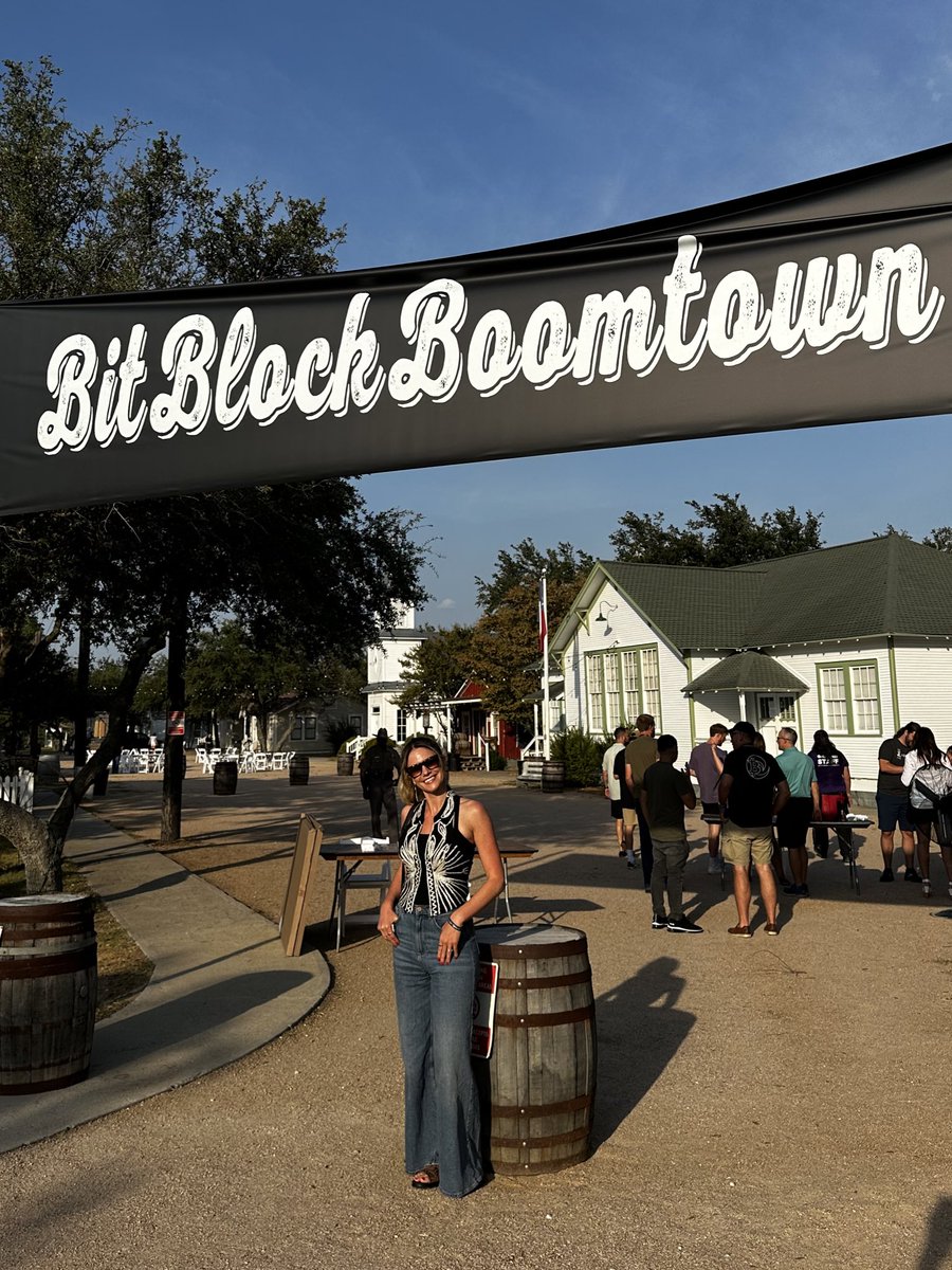 An event that both the #bitcoin & #eventprofessionals communities would love! Star Hill Ranch is an old western town near Austin, it was one of the most unique venues I have been to at a conference.

Games, live music & great people made the event magical! Bravo @bitblockboom!