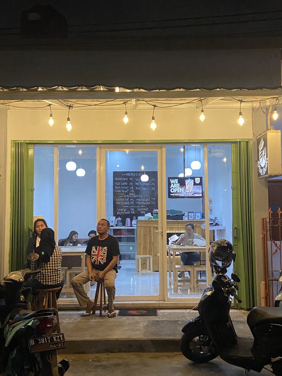 cktbng's tweet photo. Setelah pandemi berhasil memukul keras bisnis kopi kami hingga tutup, akhirnya awal Agustus ini Kedai Kopi Demi Anak buka kembali. 

Kedai Kopi yang sebagian keuntungannya digunakan untuk membantu anak-anak disabilitas yang tidak mampu yang membutuhkan kaki palsu atau orthosis. https://t.co/gTed1IylLf