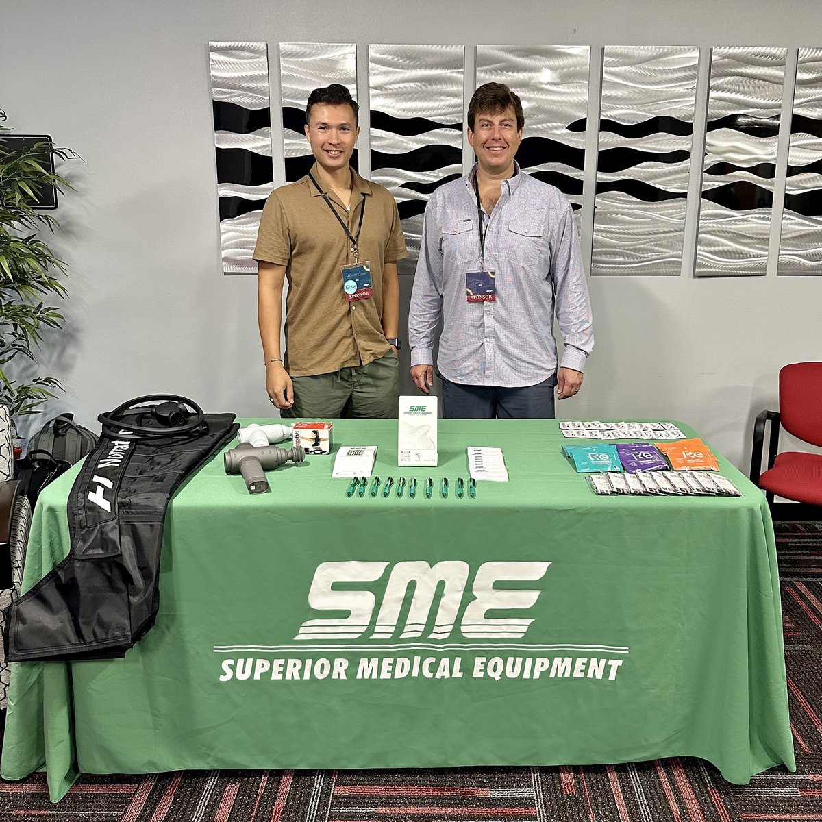 SMEIncUSA's tweet image. Are you at the Align Conference? So are we!😊Stop by our table to meet Dharma &amp;amp; David, test-drive products from @Hyperice , @Rocktape  and score some sweet product samples &amp;amp; freebies. @align_conf @EIMTeam #EIM #align2023 #physicaltherapy #physicaltherapist #Normatec